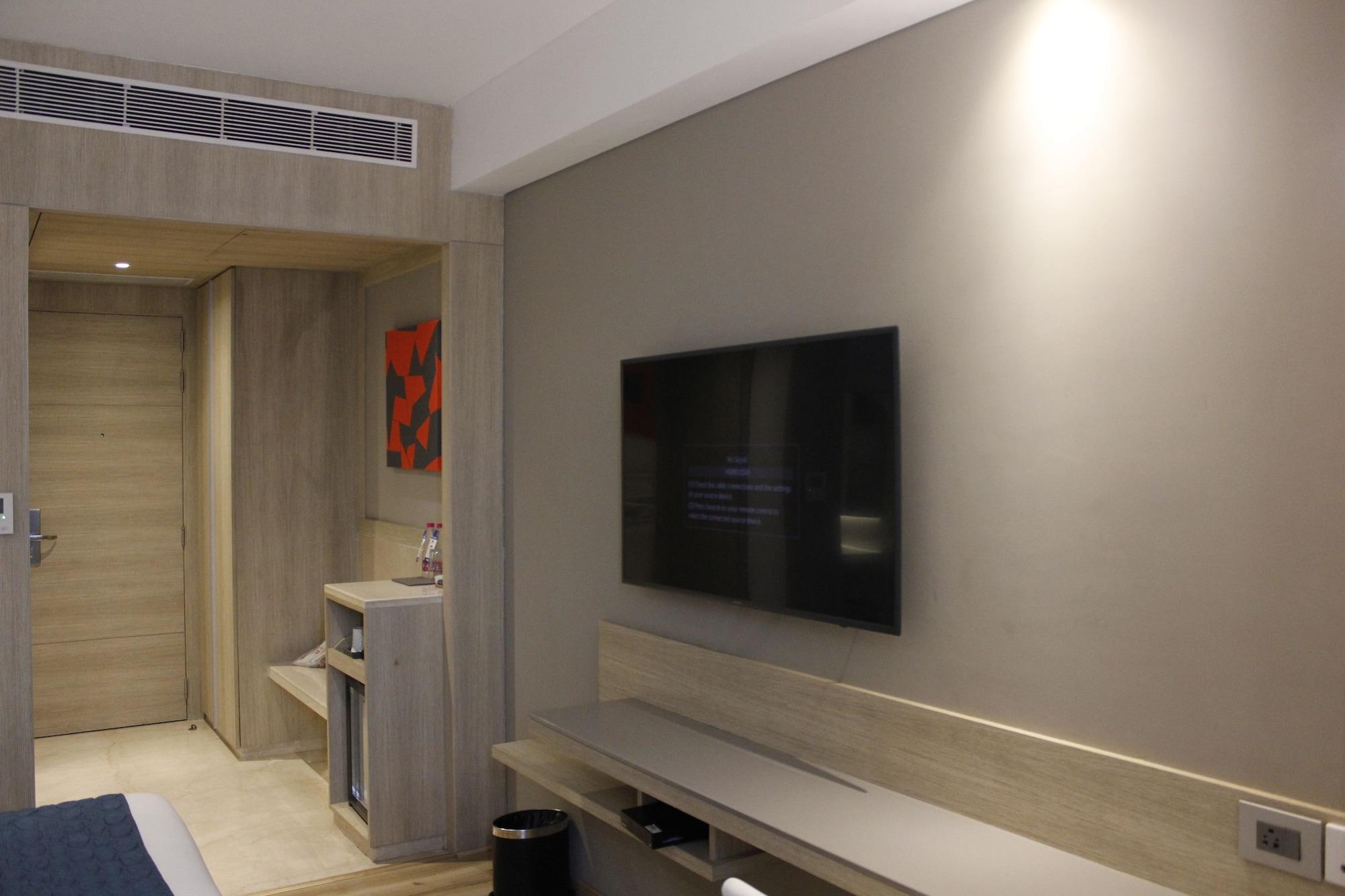 Hotel Swati Deluxe Дели Экстерьер фото
