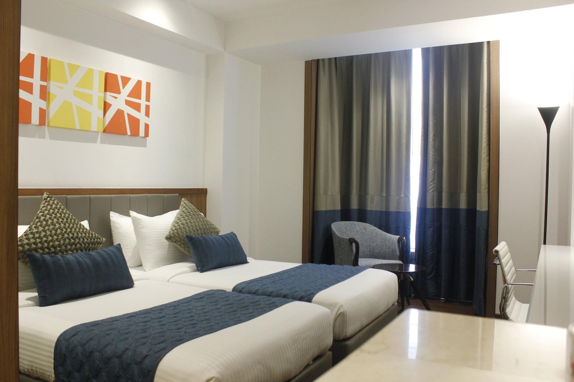 Hotel Swati Deluxe Дели Экстерьер фото