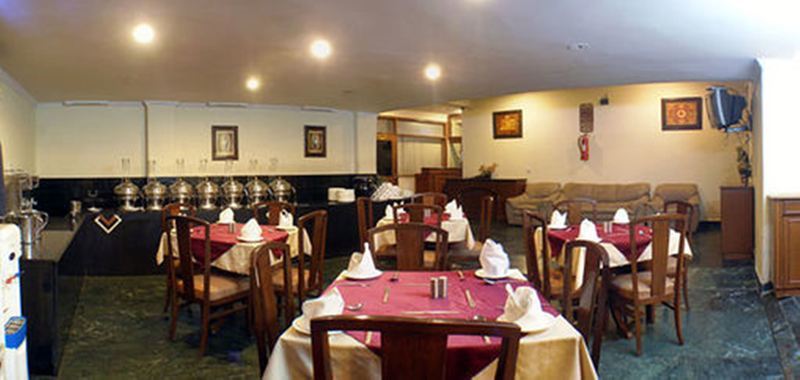 Hotel Swati Deluxe Дели Экстерьер фото