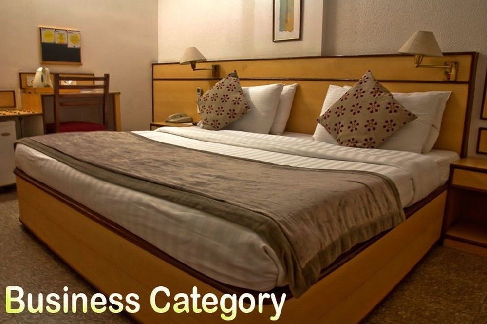 Hotel Swati Deluxe Дели Номер фото