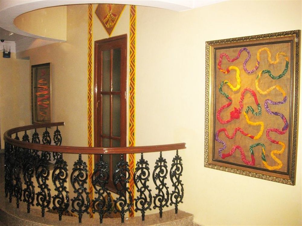 Hotel Swati Deluxe Дели Экстерьер фото