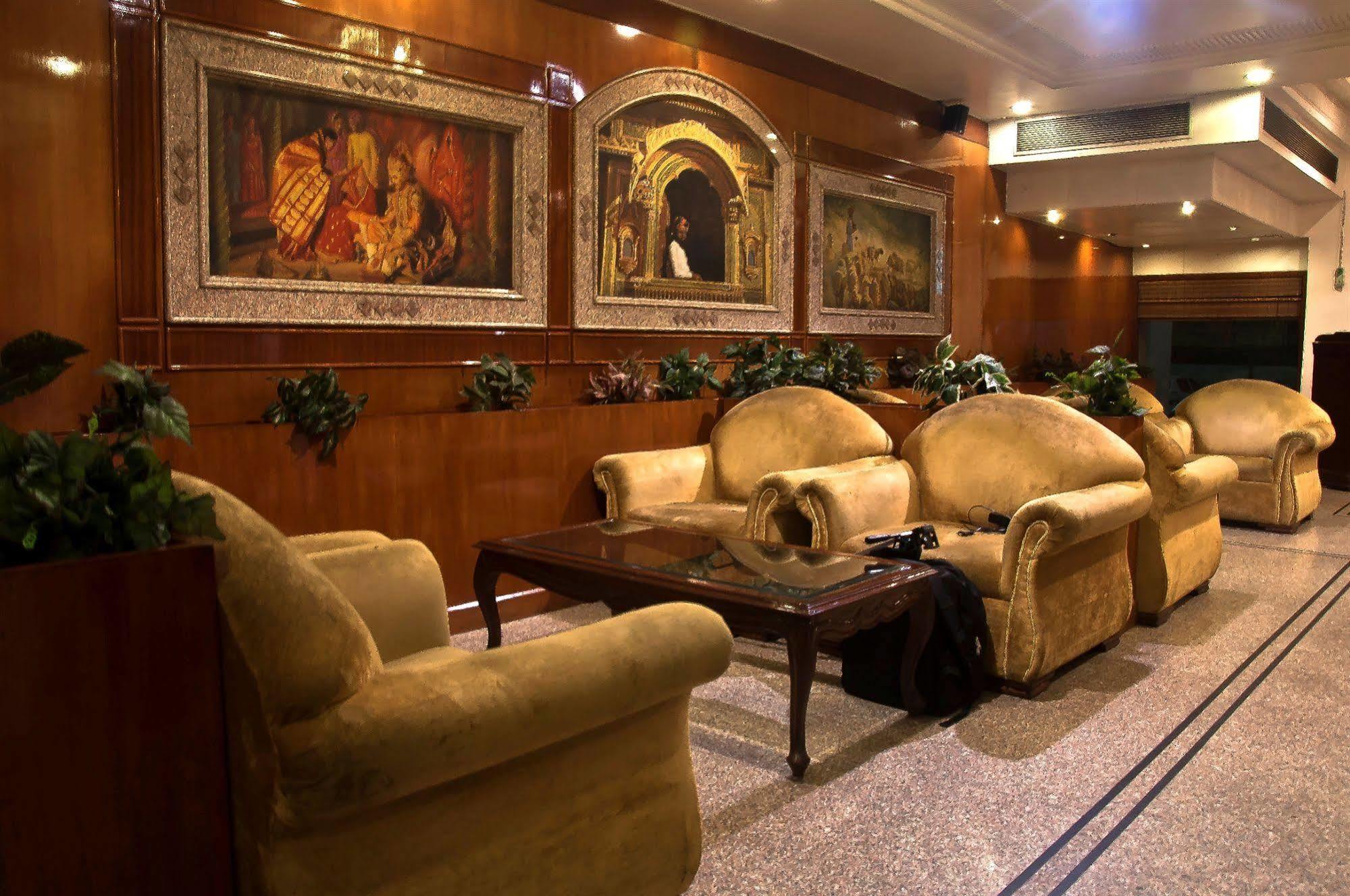 Hotel Swati Deluxe Дели Экстерьер фото