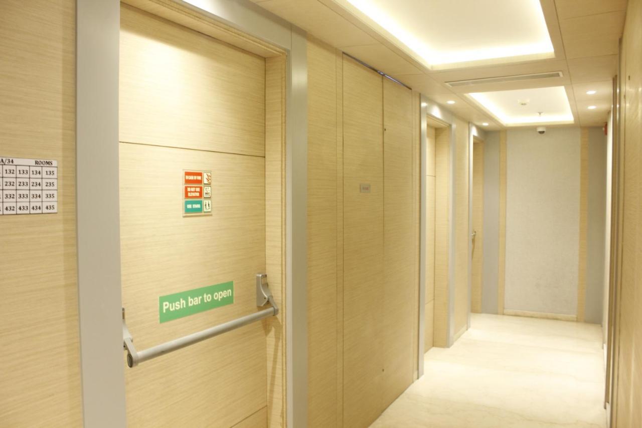 Hotel Swati Deluxe Дели Экстерьер фото