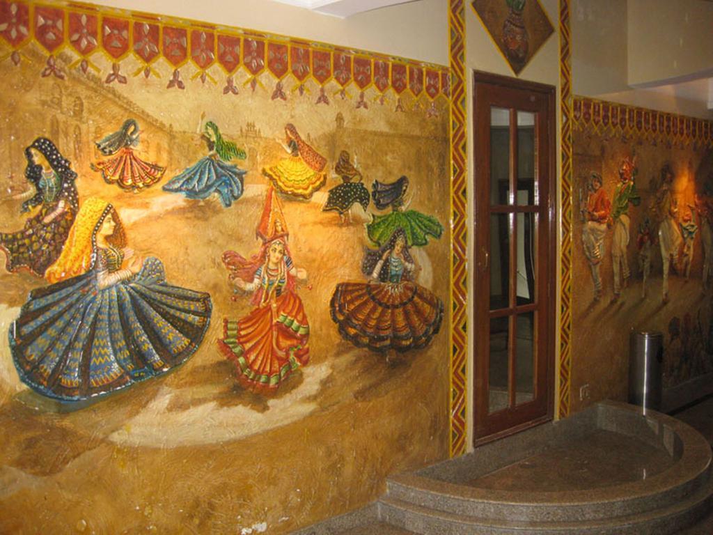 Hotel Swati Deluxe Дели Экстерьер фото