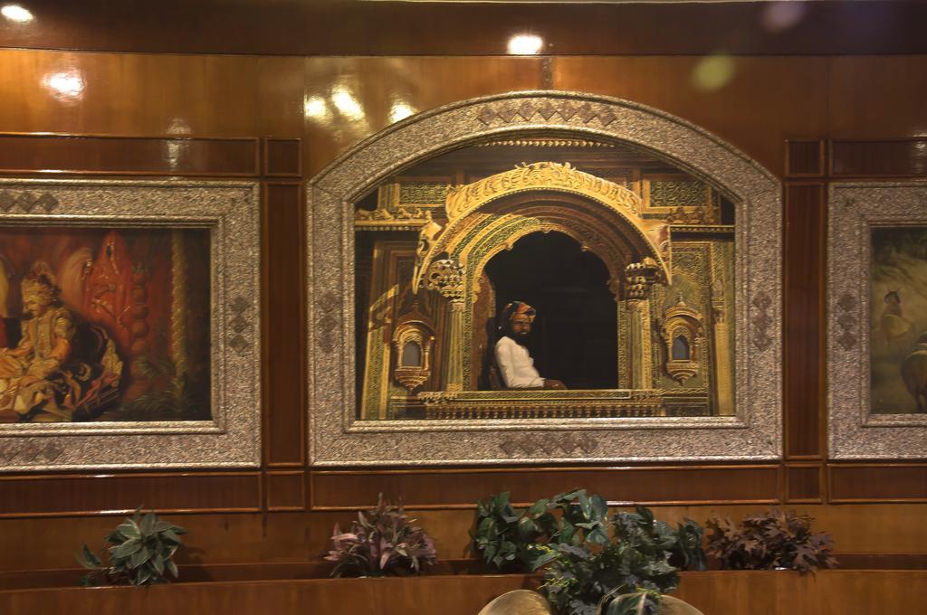 Hotel Swati Deluxe Дели Экстерьер фото